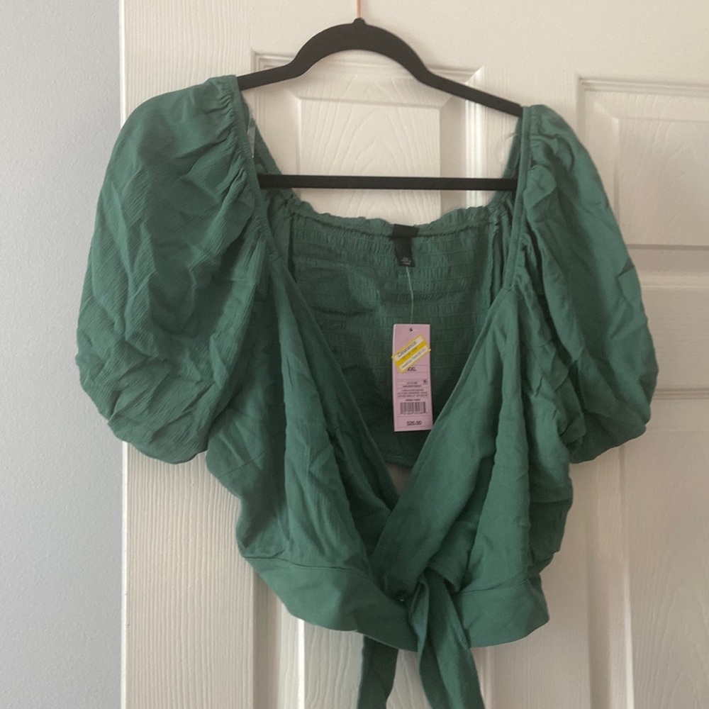 Crop hunter green puffy shoulder top
